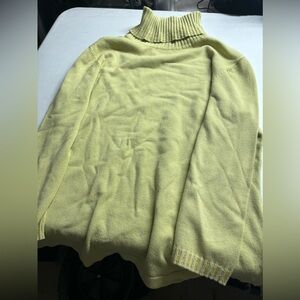 Vintage 80s green turtle neck with sequins